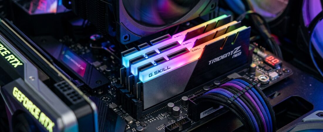 Pode colocar dois pentes de RAM com frequências diferentes no PC? A verdade que o manual não te conta